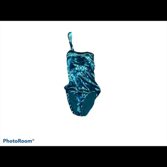 Red carter Velvet asymmetrical one piece features - Picture 8 of 10